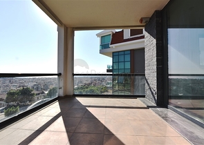 اطلالة ساحرة على البحر وقلعة الانيا - شقة غرفتين وصالة - ضمن مجمع فاخر - في مركز الانيا 