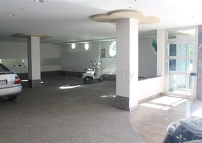 اطلالة ساحرة على البحر وقلعة الانيا - شقة غرفتين وصالة - ضمن مجمع فاخر - في مركز الانيا 