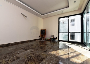 اطلالة ساحرة على البحر وقلعة الانيا - شقة غرفتين وصالة - ضمن مجمع فاخر - في مركز الانيا 