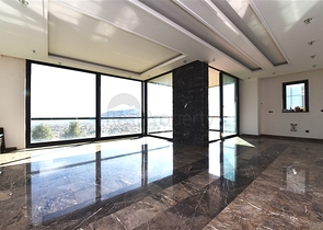 اطلالة ساحرة على البحر وقلعة الانيا - شقة غرفتين وصالة - ضمن مجمع فاخر - في مركز الانيا 