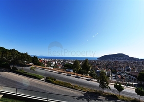 اطلالة ساحرة على البحر وقلعة الانيا - شقة غرفتين وصالة - ضمن مجمع فاخر - في مركز الانيا 