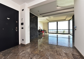 اطلالة ساحرة على البحر وقلعة الانيا - شقة غرفتين وصالة - ضمن مجمع فاخر - في مركز الانيا 