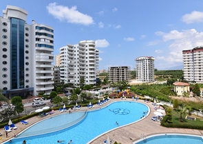 اطلالة على المسبح - شقة 2 غرفة وصالة - ضمن مجمع يضم كافة الخدمات - مهموتلار / الانيا 