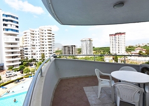 اطلالة على المسبح - شقة 2 غرفة وصالة - ضمن مجمع يضم كافة الخدمات - مهموتلار / الانيا 