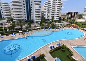 اطلالة على المسبح - شقة 2 غرفة وصالة - ضمن مجمع يضم كافة الخدمات - مهموتلار / الانيا 