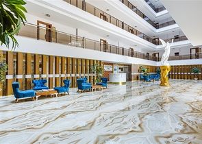 اطلالة بحر - شقة ضمن مجمع فاخر - تصميم 1+1 - في مهموتلار / الانيا 