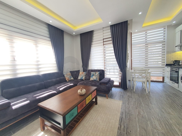 100 متر عن البحر - في مركز الانيا -شقة 2 غرفة وصالة .