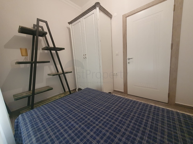 100 متر عن البحر - في مركز الانيا -شقة 2 غرفة وصالة .