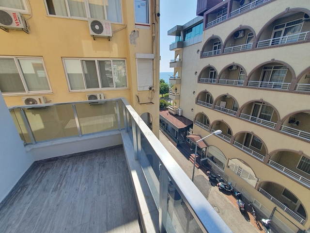 100 متر عن البحر - في مركز الانيا -شقة 2 غرفة وصالة .