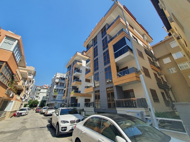 100 متر عن البحر - في مركز الانيا -شقة 2 غرفة وصالة .