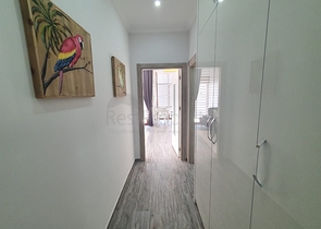 100 متر عن البحر - في مركز الانيا -شقة 2 غرفة وصالة .