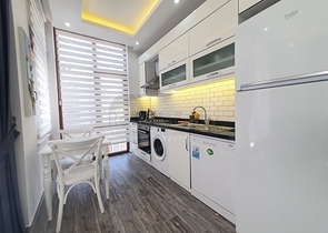 100 متر عن البحر - في مركز الانيا -شقة 2 غرفة وصالة .