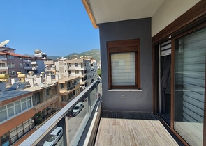 100 متر عن البحر - في مركز الانيا -شقة 2 غرفة وصالة .