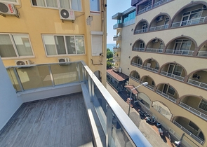 100 متر عن البحر - في مركز الانيا -شقة 2 غرفة وصالة .