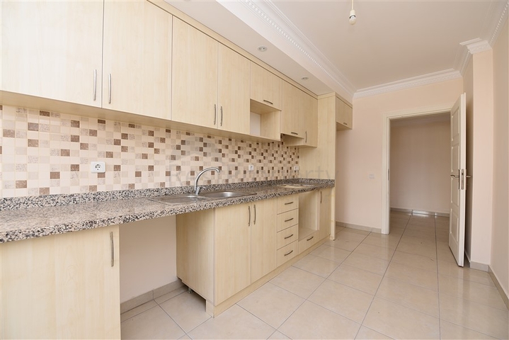 شقة 3 غرف وصالة - مطبخ منفصل - في مهموتلار / الانيا 