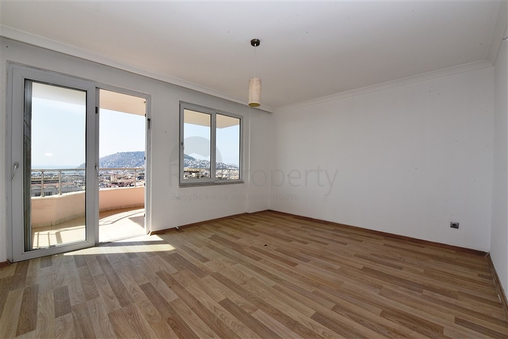 شقة عائلية في مركز الانيا -طابق 10 - تصميم 3 غرف وصالة - الانيا 