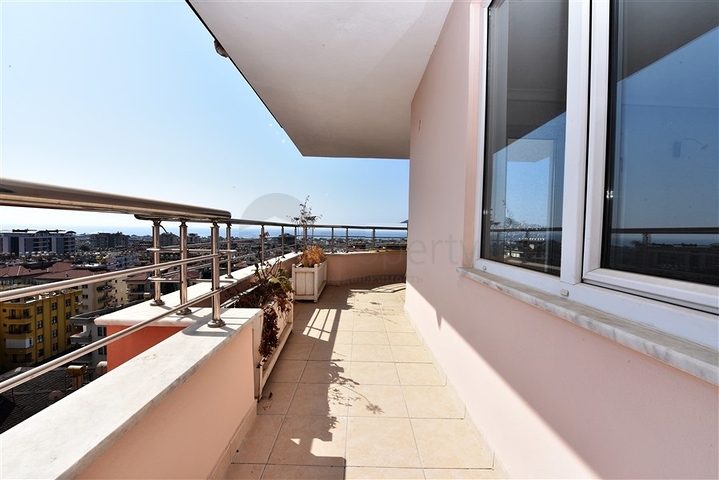 شقة عائلية في مركز الانيا -طابق 10 - تصميم 3 غرف وصالة - الانيا 