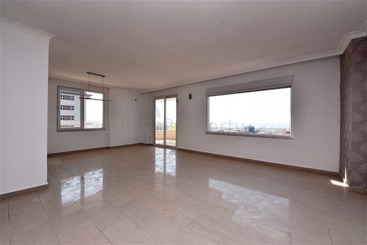 شقة عائلية في مركز الانيا -طابق 10 - تصميم 3 غرف وصالة - الانيا 