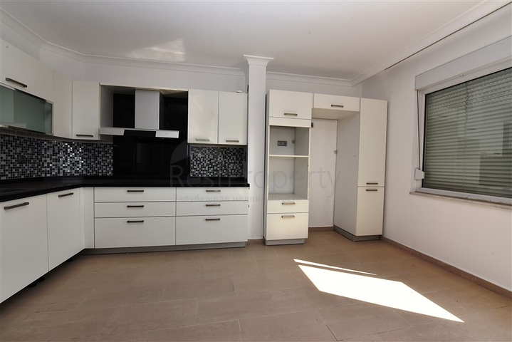 شقة عائلية في مركز الانيا -طابق 10 - تصميم 3 غرف وصالة - الانيا 