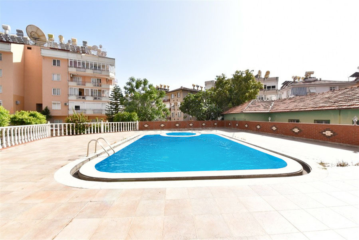 شقة عائلية في مركز الانيا -طابق 10 - تصميم 3 غرف وصالة - الانيا 