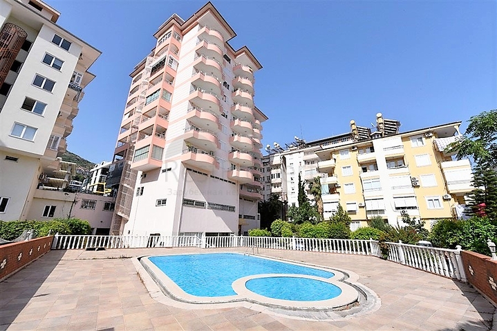 شقة عائلية في مركز الانيا -طابق 10 - تصميم 3 غرف وصالة - الانيا 