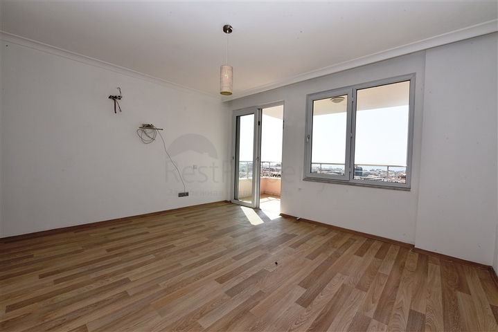 شقة عائلية في مركز الانيا -طابق 10 - تصميم 3 غرف وصالة - الانيا 