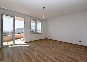 شقة عائلية في مركز الانيا -طابق 10 - تصميم 3 غرف وصالة - الانيا 