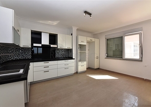 شقة عائلية في مركز الانيا -طابق 10 - تصميم 3 غرف وصالة - الانيا 