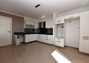 شقة عائلية في مركز الانيا -طابق 10 - تصميم 3 غرف وصالة - الانيا 