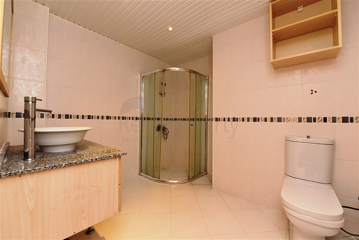 تراس واسع - شقة غرفتين وصالة -في منطقة توسمور المركزية / الانيا