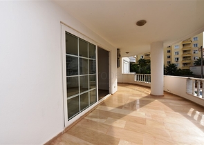 تراس واسع - شقة غرفتين وصالة -في منطقة توسمور المركزية / الانيا