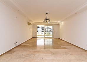 تراس واسع - شقة غرفتين وصالة -في منطقة توسمور المركزية / الانيا