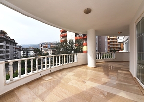 تراس واسع - شقة غرفتين وصالة -في منطقة توسمور المركزية / الانيا