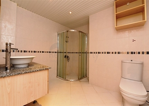 تراس واسع - شقة غرفتين وصالة -في منطقة توسمور المركزية / الانيا