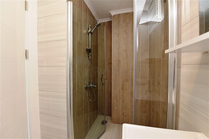 طابق مرتفع - مجمع سكني حديث - شقة 1+1 غرفة نوم وصالة - في مهموتلار / الانيا 