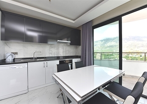 طابق مرتفع - مجمع سكني حديث - شقة 1+1 غرفة نوم وصالة - في مهموتلار / الانيا 