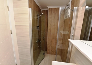 طابق مرتفع - مجمع سكني حديث - شقة 1+1 غرفة نوم وصالة - في مهموتلار / الانيا 