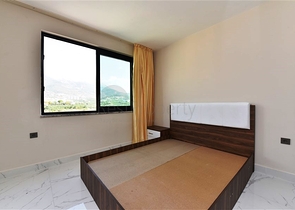 طابق مرتفع - مجمع سكني حديث - شقة 1+1 غرفة نوم وصالة - في مهموتلار / الانيا 