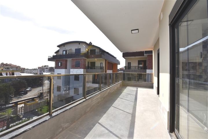 شقة عائلية واسعة - اربع غرف وصالة ضمن مجمع - في منطقة اوبا / الانيا 