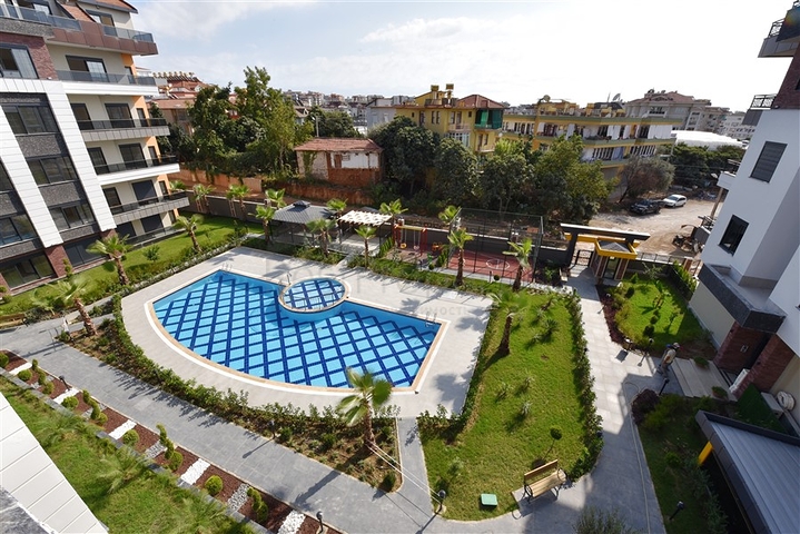 شقة عائلية واسعة - اربع غرف وصالة ضمن مجمع - في منطقة اوبا / الانيا 