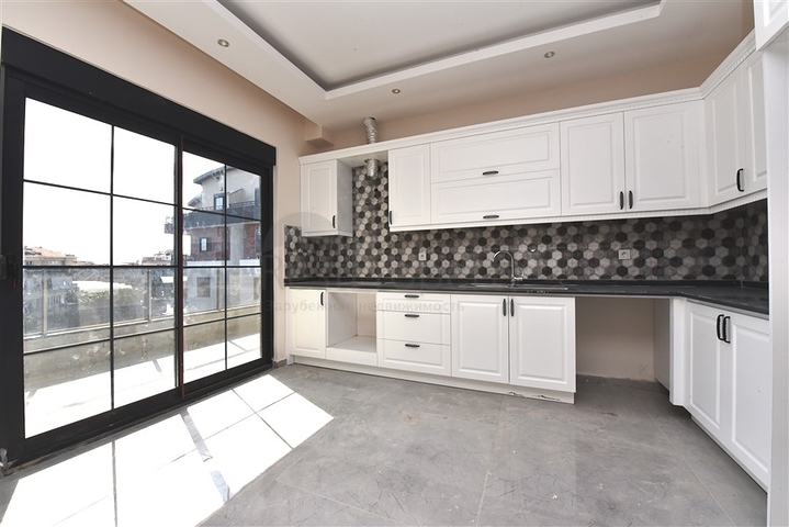 شقة عائلية واسعة - اربع غرف وصالة ضمن مجمع - في منطقة اوبا / الانيا 