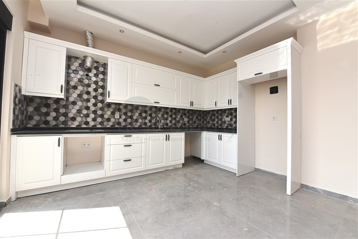 شقة عائلية واسعة - اربع غرف وصالة ضمن مجمع - في منطقة اوبا / الانيا 