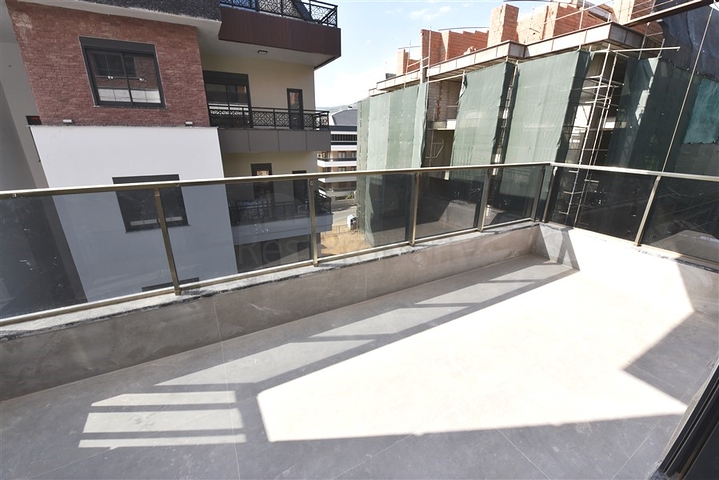 شقة عائلية واسعة - اربع غرف وصالة ضمن مجمع - في منطقة اوبا / الانيا 