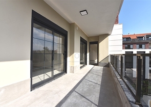 شقة عائلية واسعة - اربع غرف وصالة ضمن مجمع - في منطقة اوبا / الانيا 