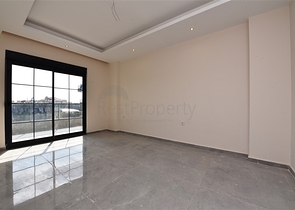 شقة عائلية واسعة - اربع غرف وصالة ضمن مجمع - في منطقة اوبا / الانيا 