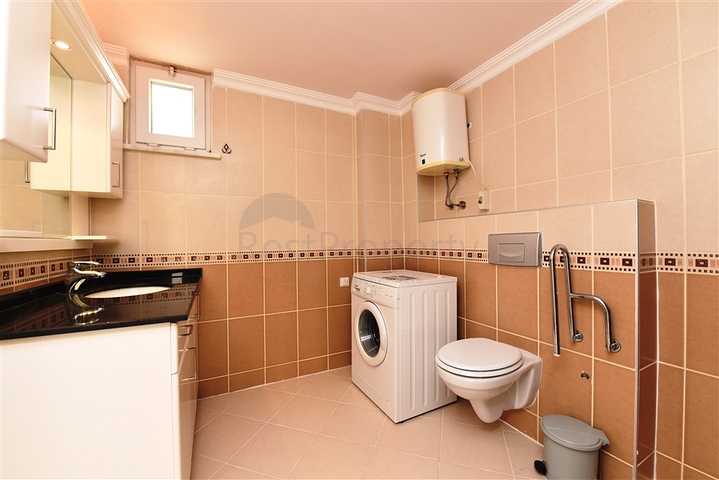 على البحر مباشرة - شقق عائلية 2 غرفة وصالة -في مدينة الانيا / منطقة ديمرتاش 