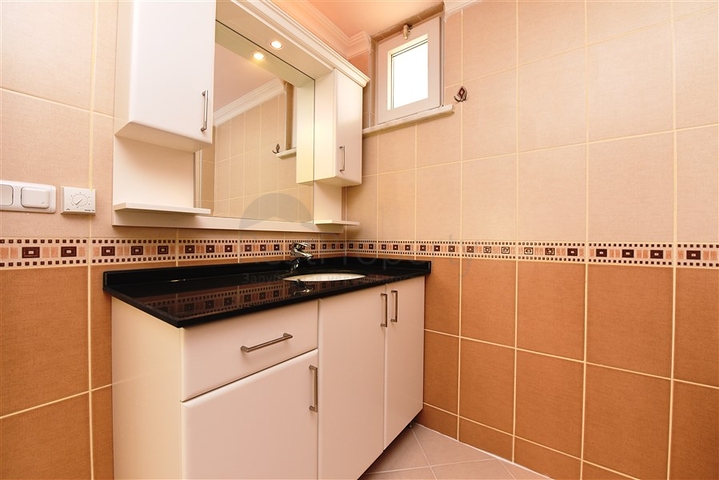 على البحر مباشرة - شقق عائلية 2 غرفة وصالة -في مدينة الانيا / منطقة ديمرتاش 