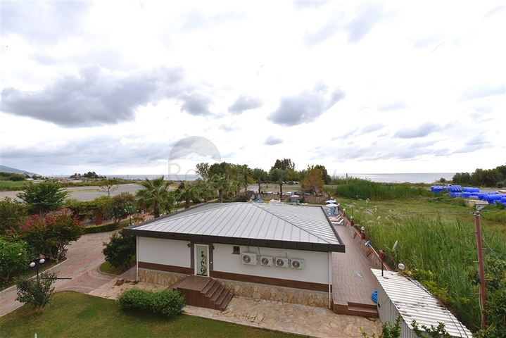 على البحر مباشرة - شقق عائلية 2 غرفة وصالة -في مدينة الانيا / منطقة ديمرتاش 