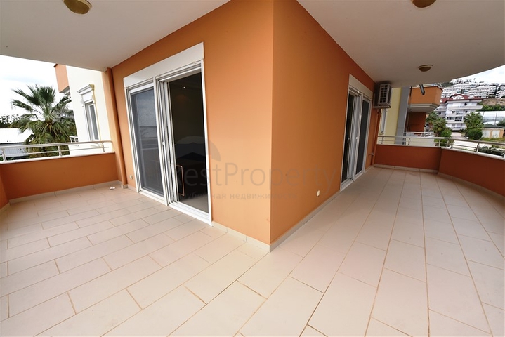 على البحر مباشرة - شقق عائلية 2 غرفة وصالة -في مدينة الانيا / منطقة ديمرتاش 