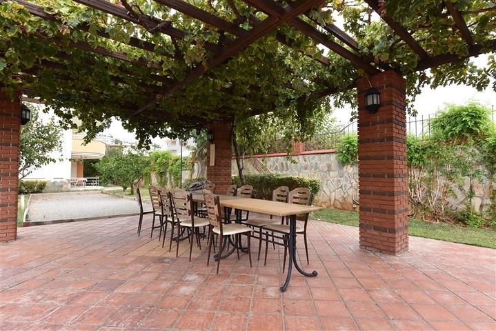 على البحر مباشرة - شقق عائلية 2 غرفة وصالة -في مدينة الانيا / منطقة ديمرتاش 